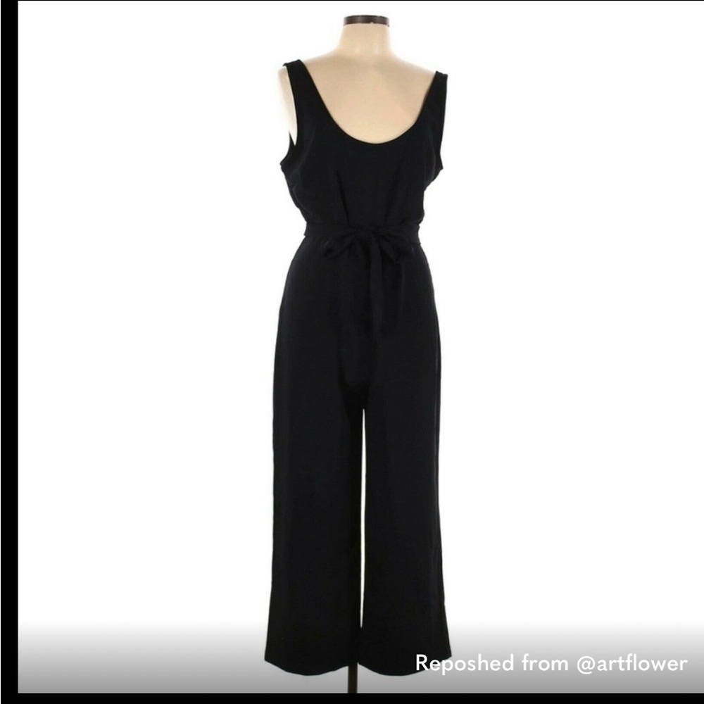 BB Dakota Black Tie Jump Suit
NWT
Size 12
Cropped ankle